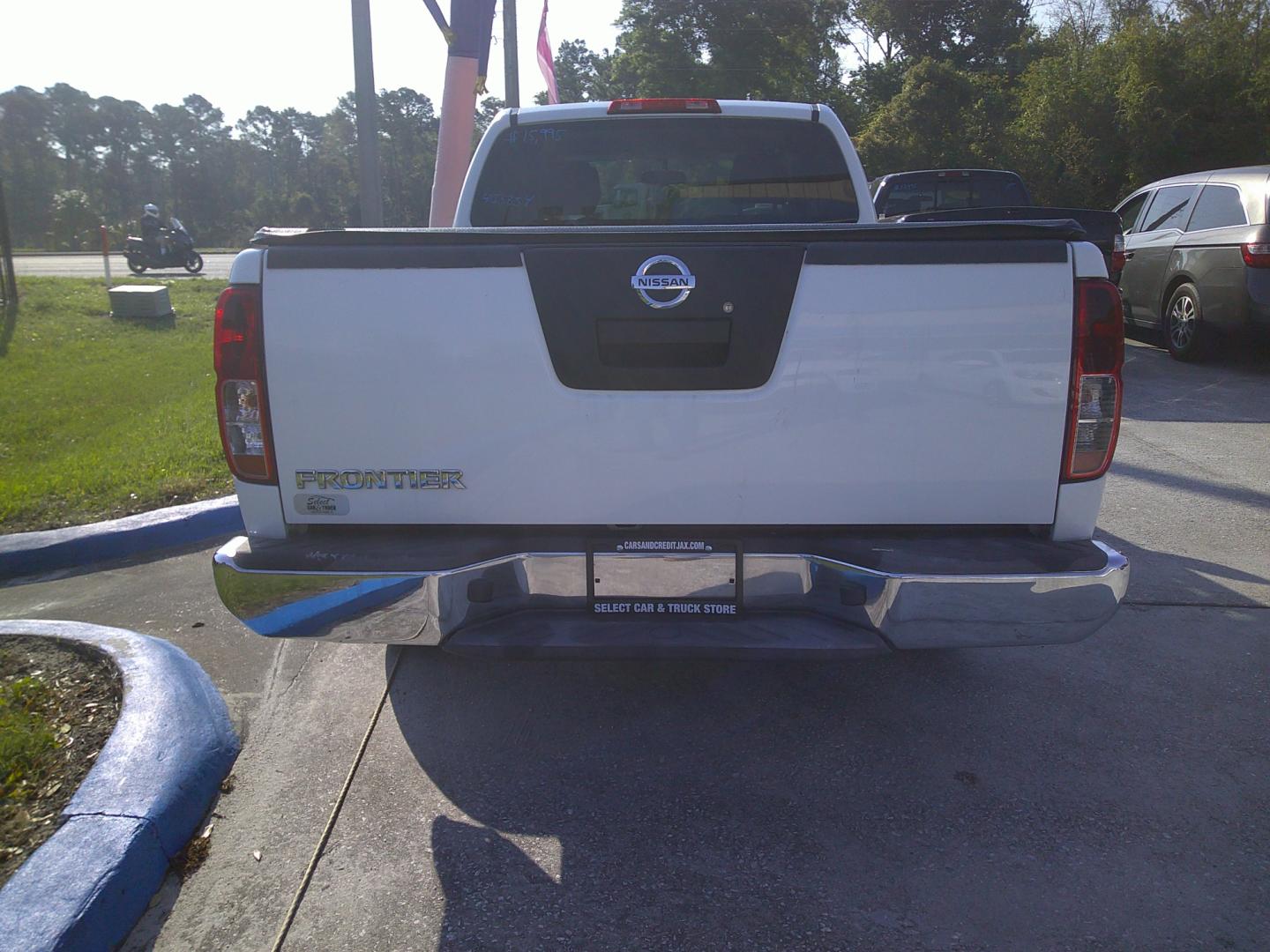 2012 WHITE NISSAN FRONTIER S; SV (1N6BD0CT4CC) , located at 10405 Abercorn Street, Savannah, GA, 31419, (912) 921-8965, 31.988262, -81.131760 - Photo#3